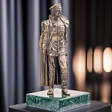 Бронзовая статуэтка "Ф.Э. Дзержинский. Большой" на подставке